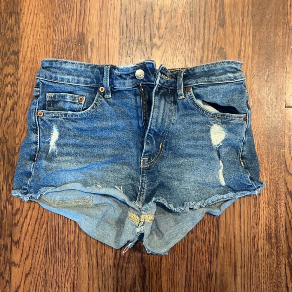 H&M blue Jean Shorts Medium/Dark Denim Wash Size 6